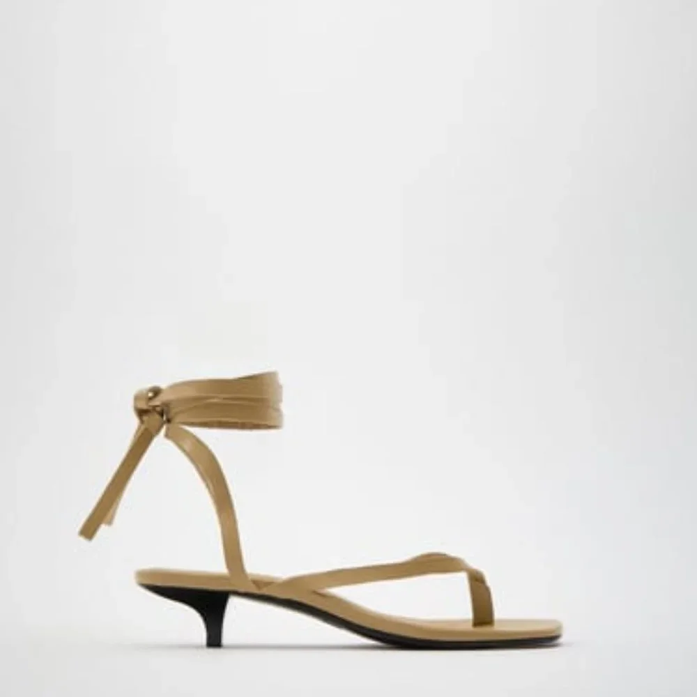 Zara Leather Ankle Tie Thong Strap Sandal in Tan, Size 6.5, Like NEW - Picture 2 of 6